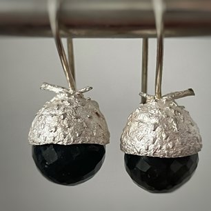 eikeldopjes oorbellen met labradoriet