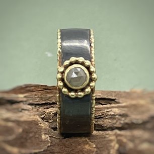 ring met roosgeslepen diamant