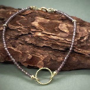 armband van granaatkralen