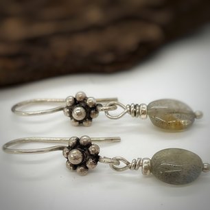 Oorbellen met labradoriet