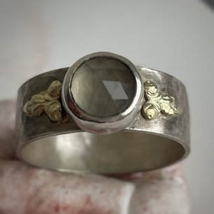 Zilveren ring met maansteen