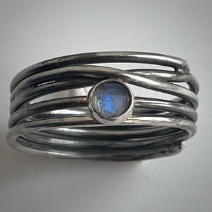 Draadring met maansteen